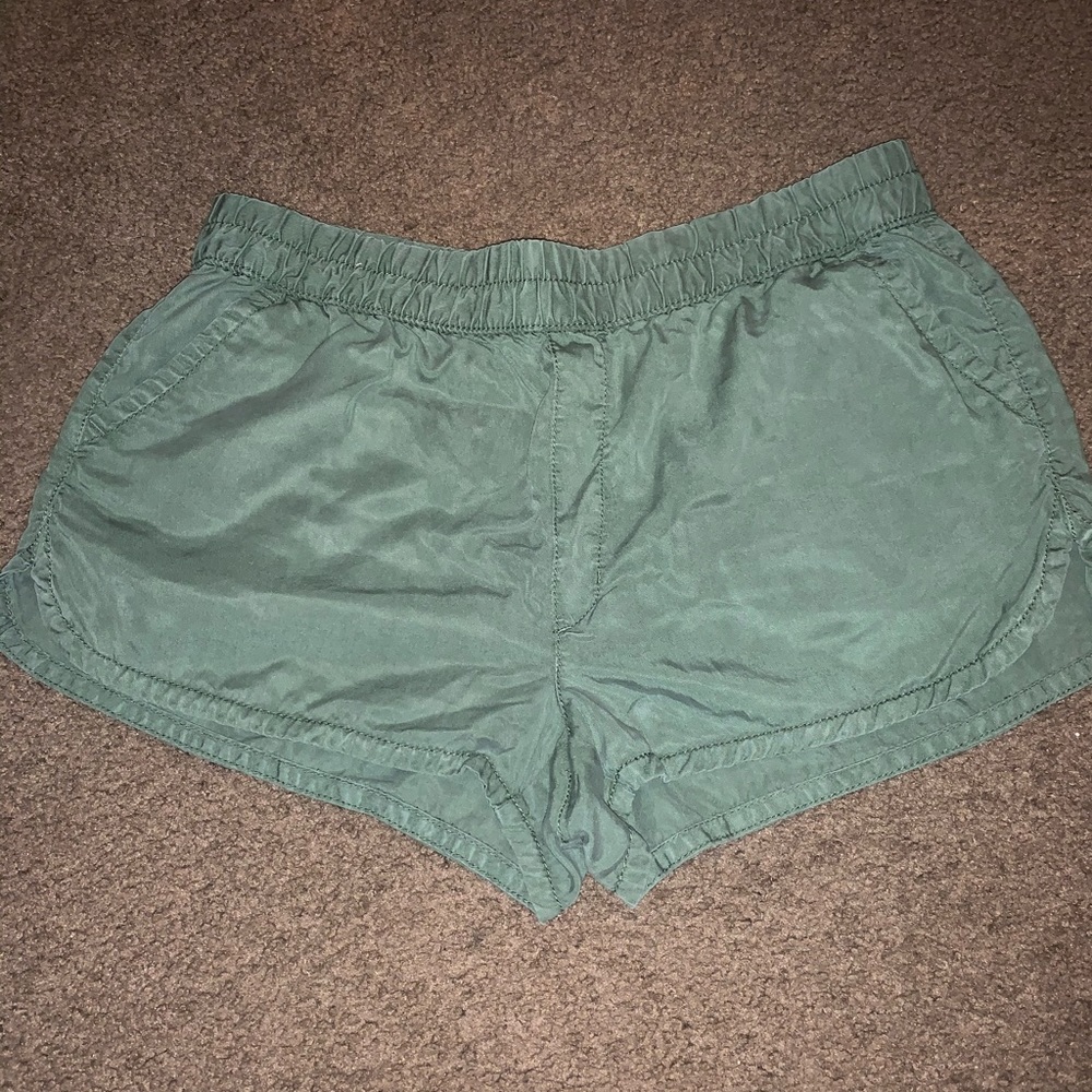 Army green shorts 💚